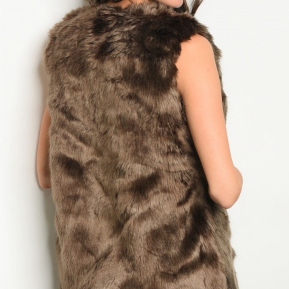 Faux Fur Vest - Picture 3 of 3